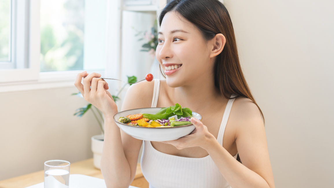 ผู้หญิงรับประทานผัก ลดความเสี่ยงอาการถ่ายไม่สุด