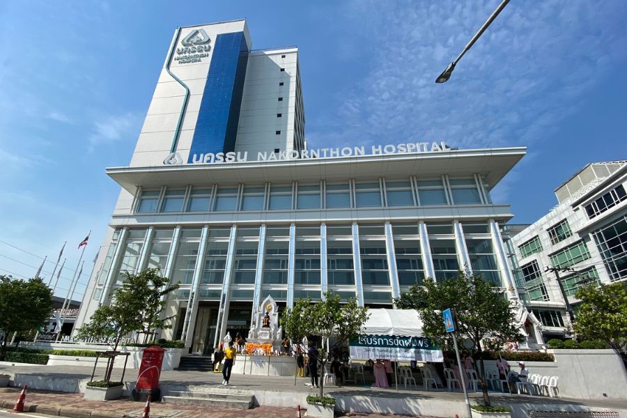 โรงพยาบาลนครธน ร่วมกับ โรงเรียนเสริมสวยนิรันดร์รัตน์ จัดกิจกรรม "ตัดผมฟรี"